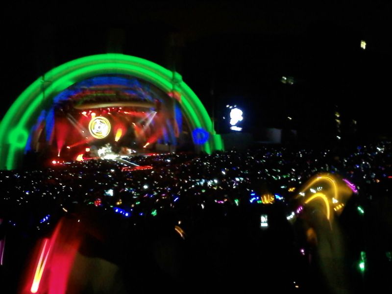 Charlie brown, xylobands, glowing, Coldplay Timeline