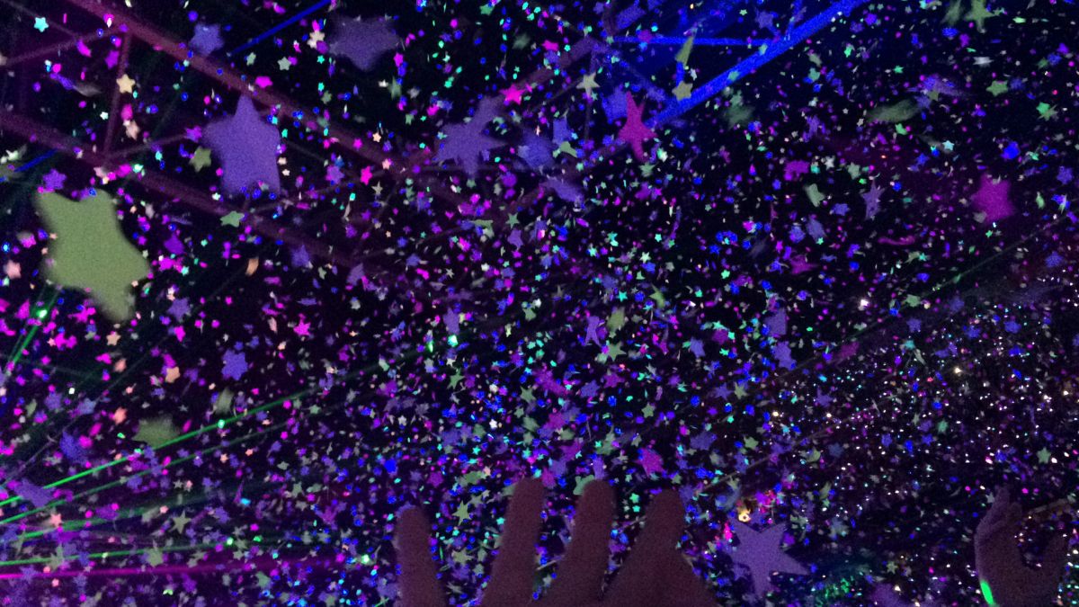 A sky full of confetti - Coldplay Timeline